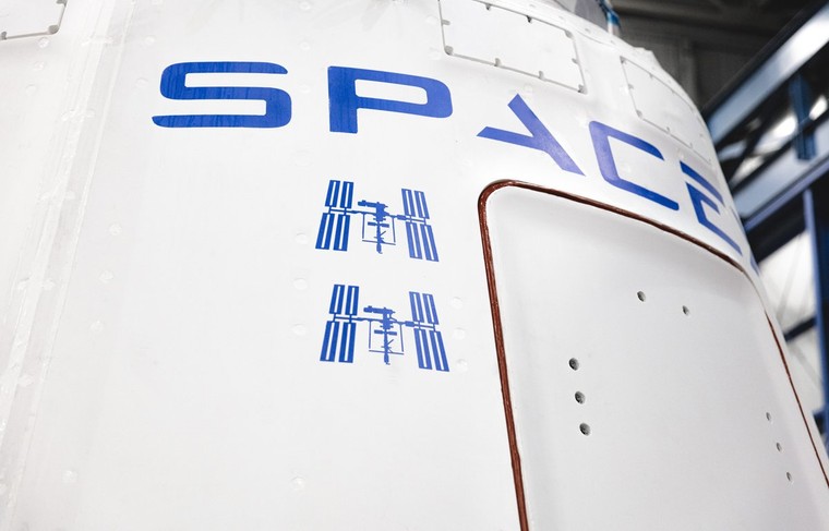 Роскосмос оценил туалетную комнату космического корабля SpaceX Илона Маска