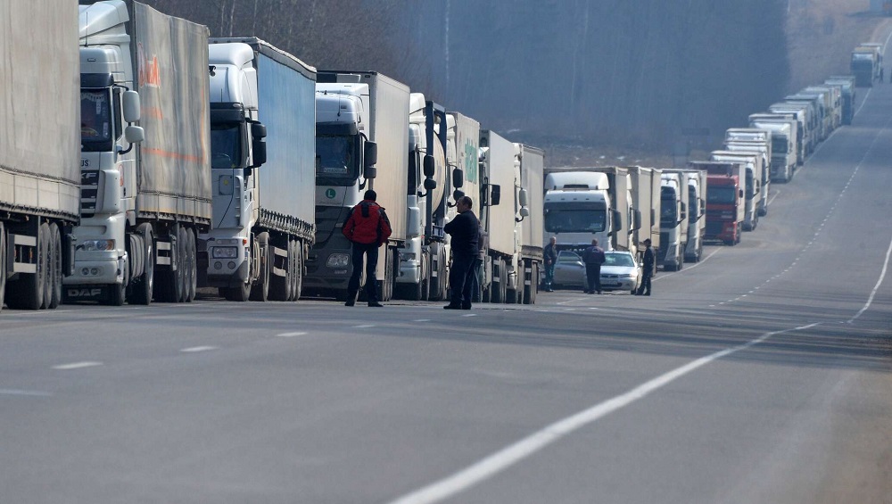 Евросоюз перестал пропускать грузовой автотранспорт из России и Белоруссии
