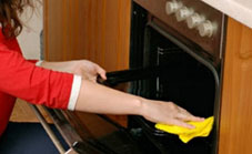 Проверенные способы и средства чистки духовки